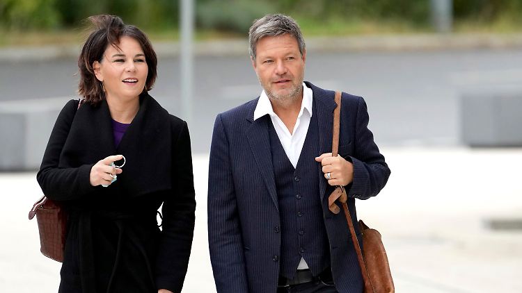 Die bisherigen Parteichefs Baerbock (li.) und Habeck sind inzwischen ministrabel.
