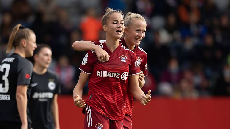Giulia Gwinn (vorne) und ihr FC Bayern treffen im Champions-League-Viertelfinale auf einen ganz großen Namen.