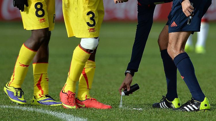 Freistoßspray ist aus dem Weltfußball kaum mehr wegzudenken.