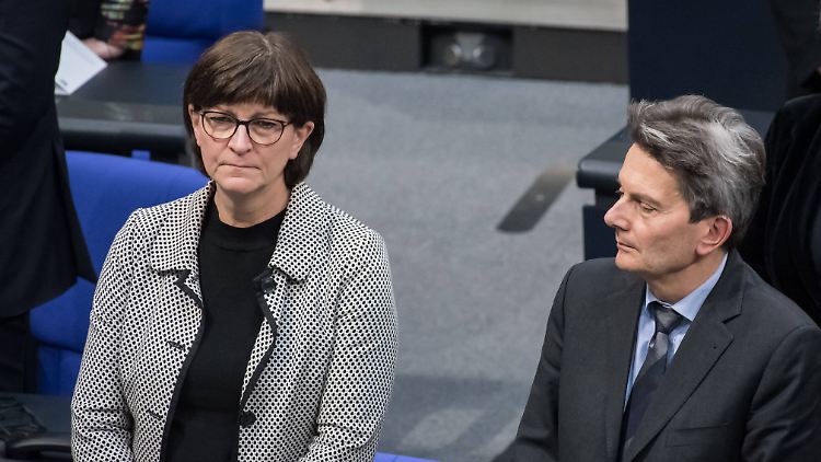 Ein Regierungsamt und der Parteivorsitz sollten nicht in einer Hand liegen, meint SPD-Fraktionschef Mützenich.