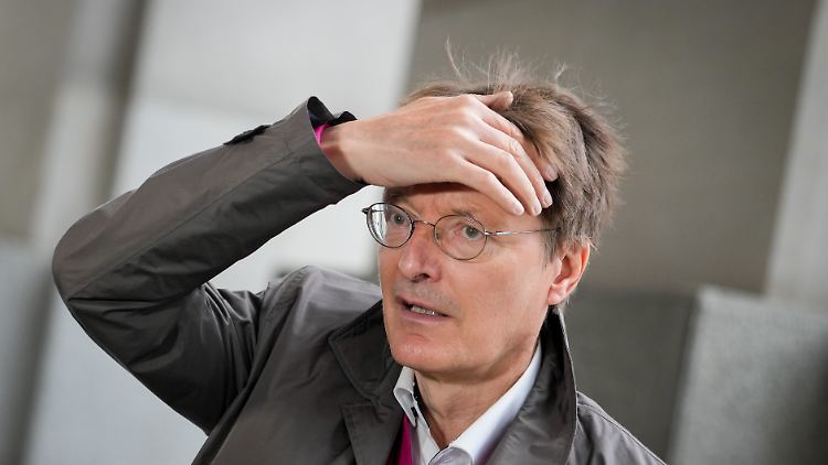 Turbo für den Booster: Gesundheitsexperte Lauterbach würde die gerade geschlossenen Impfzentren gerne wieder in Gang bringen.