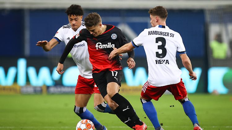 Die Trikots zweier HSV-Profis waren absichtlich falsch beflockt.