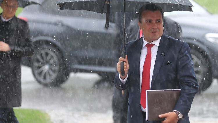 Zoran Zaevs Koalition hatte im Parlament ohnehin nur eine knappe Mehrheit.
