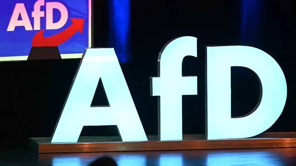 Im-oberschwaebischen-Weingarten-hat-die-Stadt-der-AfD-ein-zweijaehriges-Nutzungsverbot-fuer-eine-grosse-Veranstaltungshalle-erteilt