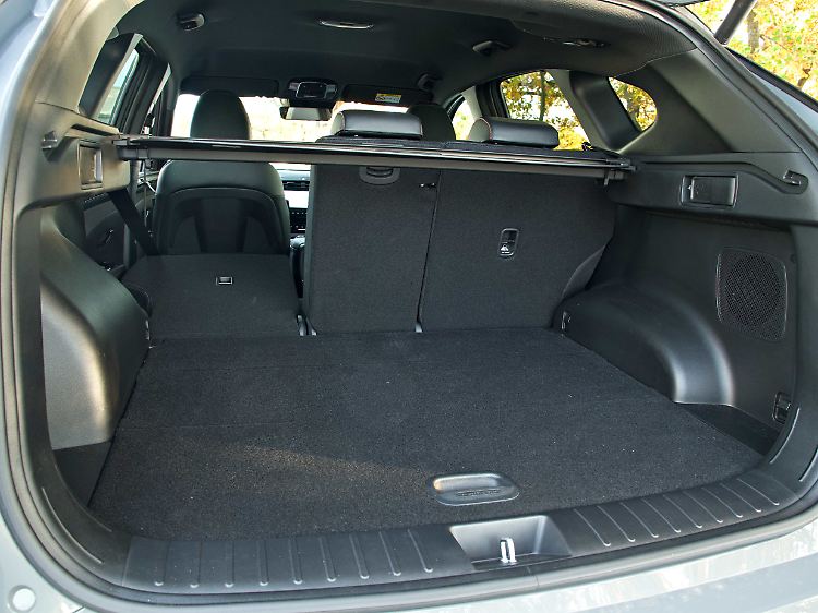 Auch der Kofferraum des Hyundai Tucson Plug-in-Hybrid hat zugunsten der elektrischen Reichweite an Ladevolumen verloren.