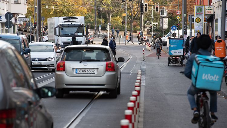Der Unfall ereignete sich vor zwei Jahren auf der Invalidenstraße in Berlin-Mitte. Inzwischen wurden geschützte Fahrradwege und ein Tempolimit von 30 km/h eingeführt.