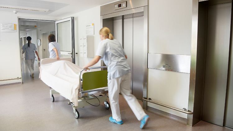 Für Verdi ist es besonders empörend, dass die Belastungen für die Beschäftigten im Gesundheitswesen nicht gewürdigt würden.