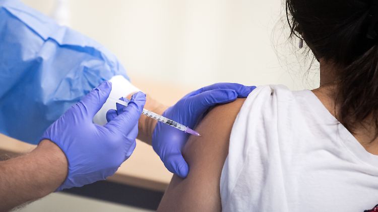 Experten fordern eine gezielte Booster-Kampagne, um die Verbreitung des Coronavirus zu bremsen.