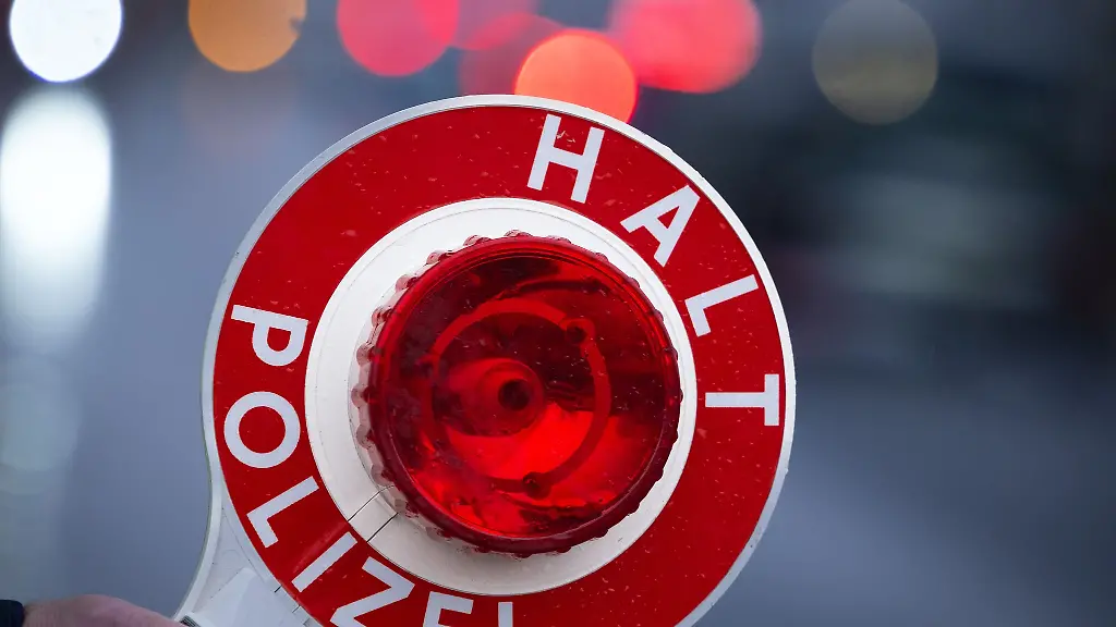 Als-die-Polizei-einen-Raser-stoppt-hat-der-eine-Begruendung-parat