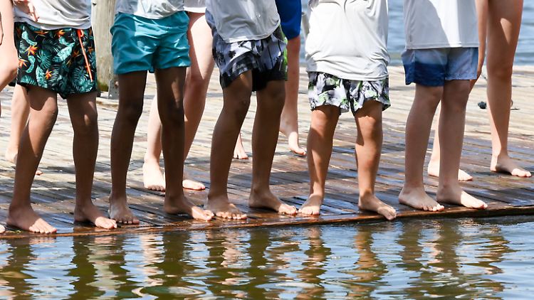 X- und O-Beine sind in vielen Fällen ganz normal und korrigieren sich von selbst, sagt Kinderorthopäde Stücker.