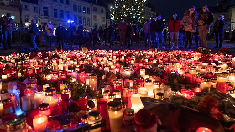 Gedenken für die Opfer der Amokfahrt in Trier im Dezember 2020: Nun zeichnet sich ab, dass die Tat wohl geplant war.