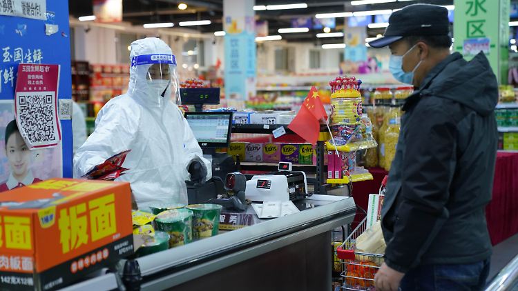 Familien sollen "eine bestimmte Menge an Gütern für den täglichen Bedarf und für Notfälle lagern".