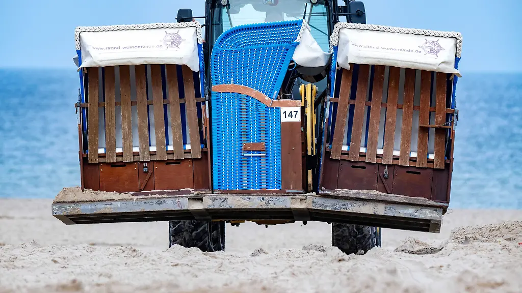 Dass-trotz-des-guten-Wetters-aktuell-keine-Strandkoerbe-an-den-Straenden-von-MV-stehen-duerfen-sorgt-fuer-Unmut
