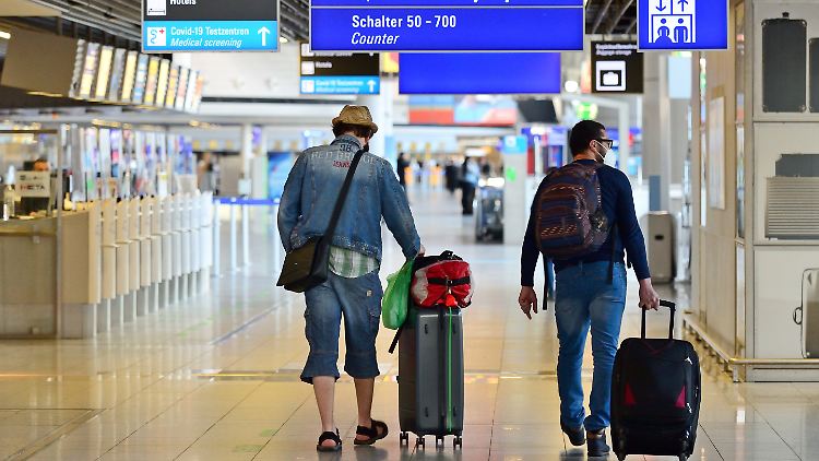 Koffer packen und ab zum Flughafen: Für viele ist die Flugreise im Sommer selbstverständlich.