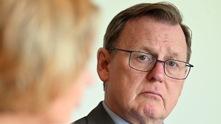 Thüringens Ministerpräsident Ramelow ist skeptisch wegen einer Ministerpräsidentenkonferenz. Für Spahns Forderung nach der Wiedereröffnung der Impfzentren hat er kein Verständnis. 