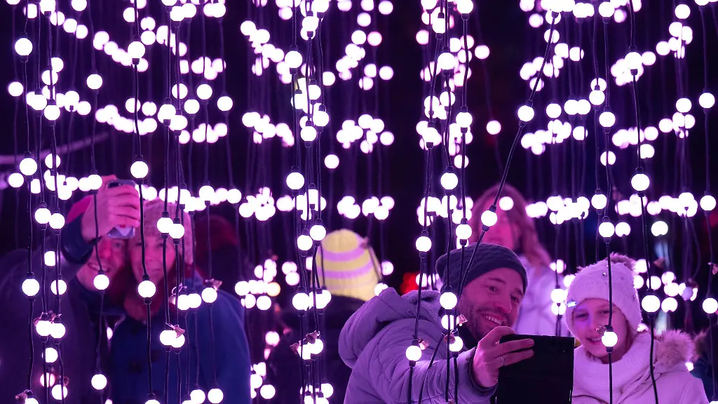 Illuminationen-machen-agra-Park-erneut-zum-Christmas-Garden-Leipzig