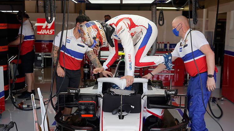 Es wird nicht immer der Haas-Bolide sein, in den sich Schumacher zwängt.
