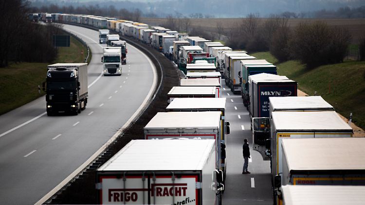 Diesel Lkw wird es bis auf Weiteres noch geben. Und deren Bestand hat in den letzten Jahren überproportional zugenommen.