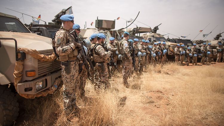 Deutsche UN-Soldaten bei Übung im Camp Castor.