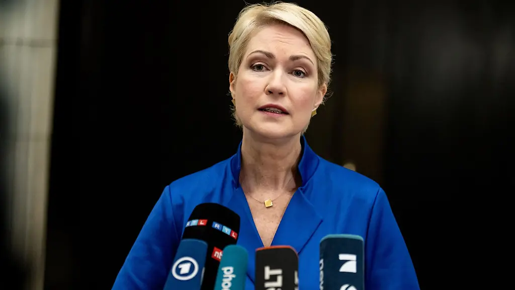 MV-Regierungschefin-Manuela-Schwesig-SPD-will-bei-der-Ministerpraesidentenkonferenz-in-Leipzig-auch-ueber-das-Sicherheitspaket-reden