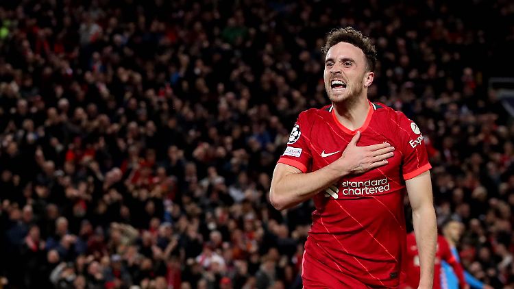 Diogo Jota feiert seinen Treffer zum 1:0. 