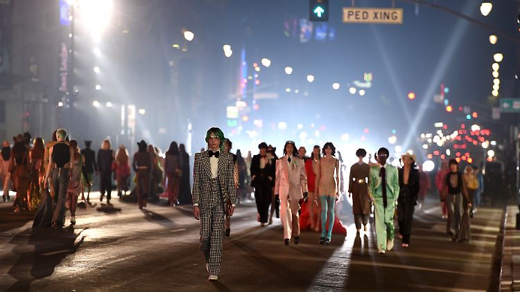 Auf der jüngsten Modeschau auf dem Hollywood-Boulevard inszenierte Kreativchef Michele den markanten Look der neuen Gucci-Ära.