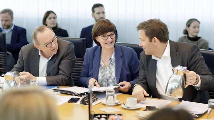 Walter-Borjans lobte die Zusammenarbeit mit Esken und Klingbeil.