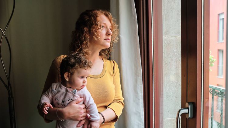 29,9 Prozent der Alleinerziehenden und deren Kinder haben in Deutschland zu wenig Wohnraum.