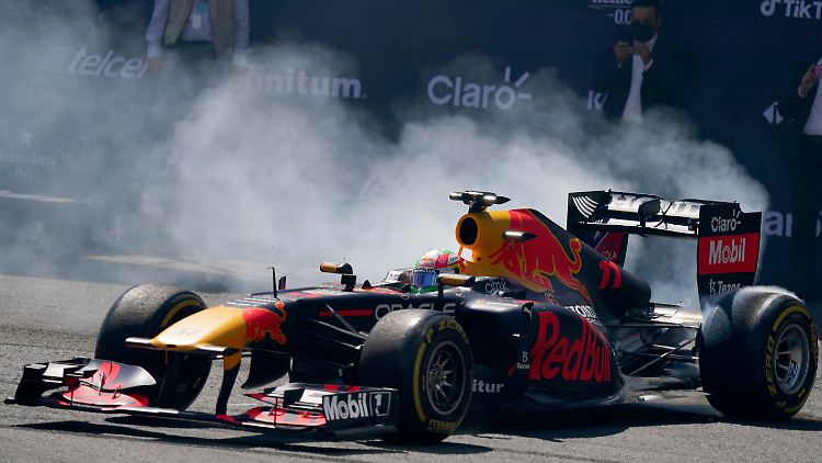 Der Teamchef von Red Bull Christian Horner liefert sich auch abseits der Rennen einen harten Zweikampf mit Mercedes-Boss Toto Wolff.