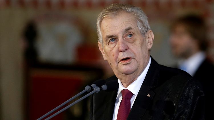 Am 10. Oktober wurde Zeman ins Krankenhaus eingeliefert.
