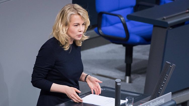 Auch Linda Teuteberg sagt, das Thema Sexismus begleite sie durch ihre gesamte politische Karriere.