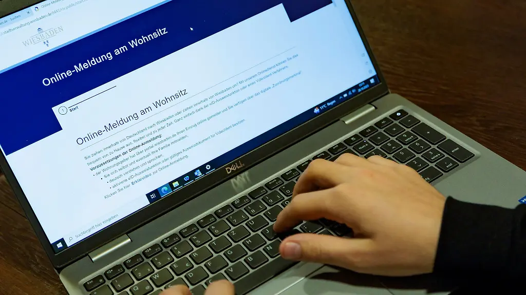 Bayernweit-soll-die-Anmeldung-des-Wohnsitzes-nach-einem-Umzug-bald-online-moeglich-sein-ohne-nerviges-Warten-oder-Nummer-ziehen