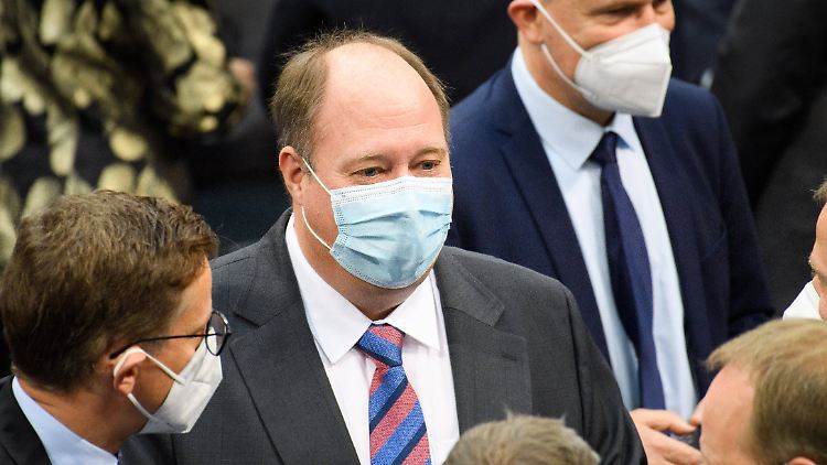 Kanzleramtschef Braun dringt auf schnelle Auffrischungsimpfungen.