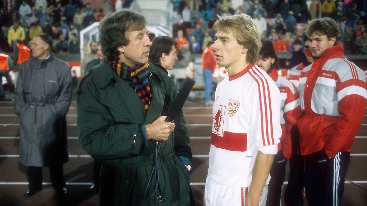 Obermann im November 1988 mit Jürgen Klinsmann, damals Stürmer beim VfB Stuttgart.