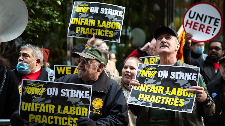 Bereits seit 2019 kommt es in den USA immer wieder zu Arbeitskämpfen.