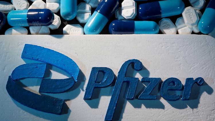 Ein Corona-Medikament des US-Pharmakonzerns Pfizer hat sich in einer Studie als sehr effektiv erwiesen.