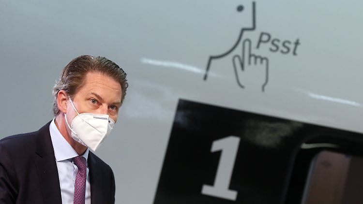 Scheuer bei der Taufe eines ICE auf den Namen "Bundesrepublik Deutschland" am Juni.