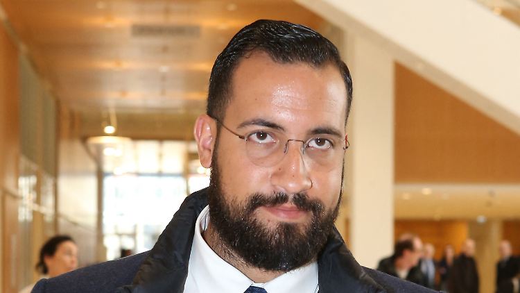 Alexandre Benalla wurde wegen Gewalt gegen Demonstranten, Fälschung von Dokumenten und illegalen Waffenbesitzes verurteilt.