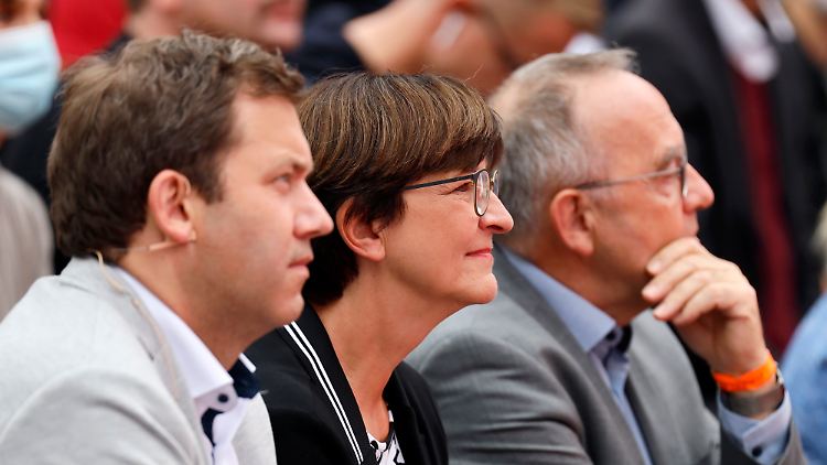 Muss den Kopf nur in die andere Richtung drehen, um ihren potenziell zukünftigen Co-Vorsitzenden zu sehen: Saskia Esken.