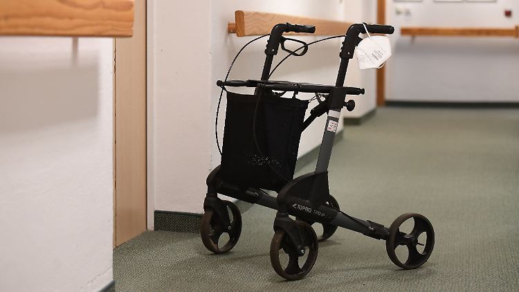 In einem Pflegeheim in Brandenburg kam es kürzlich zu einem Corona-Ausbruch mit zwölf Toten. 