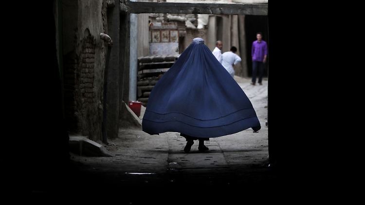 Schon während ihrer ersten Herrschaft in den 1990er-Jahren haben die Taliban Frauen weitgehend aus dem öffentlichen Leben verbannt.