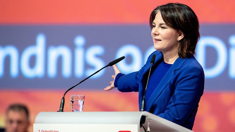 Der "Klimacheck" soll laut Baerbock sicherstellen, dass Deutschland das 1,5-Grad-Ziel auch einhalten kann.