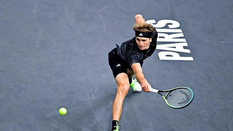Zverev ist gegen Medwedew chancenlos.