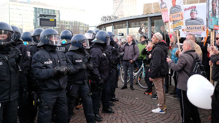 Beobachten sprachen von einer angespannten Stimmung bei den Protesten.
