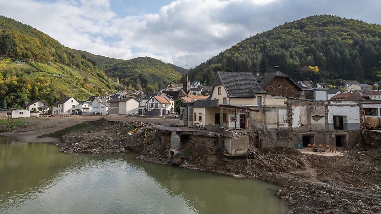 Spuren der Verwüstung waren auch noch im Oktober im Ahrtal deutlich zu erkennen.
