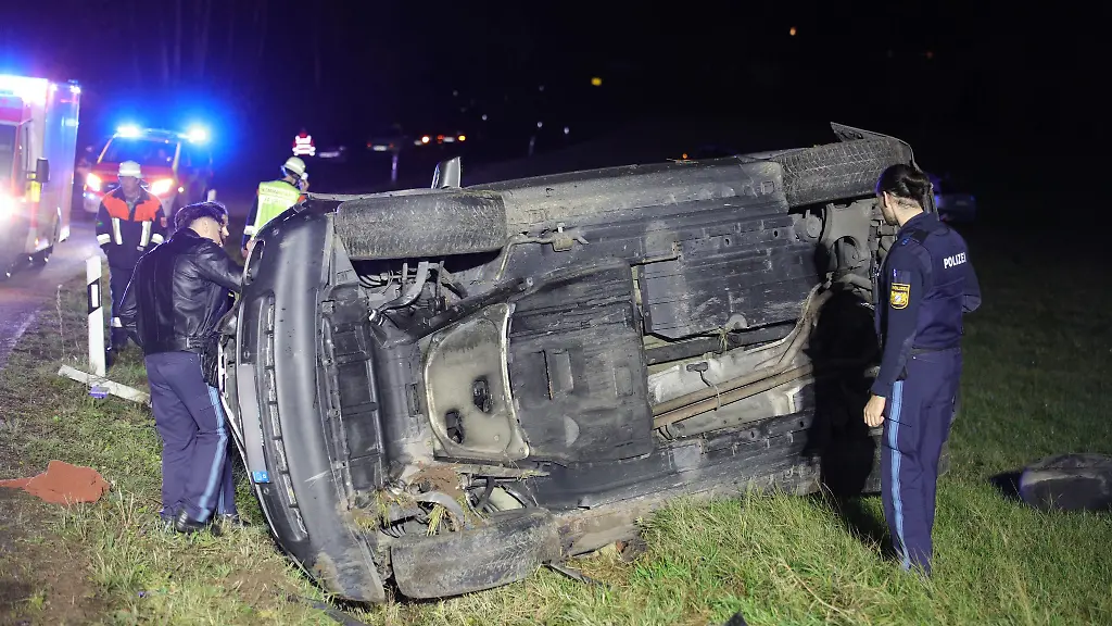 Der-Mann-ist-mit-einem-Rettungshubschrauber-ins-Krankenhaus-geflogen-worden