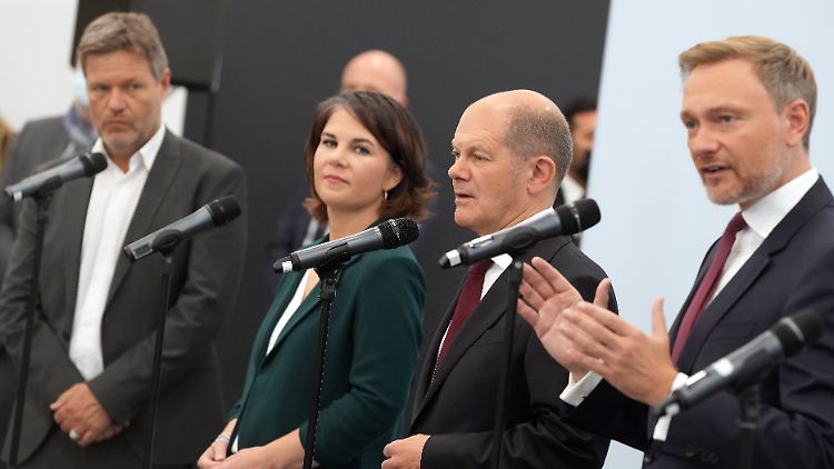 Nach der Ankündigung der drei Parteien sollen den Bundesländern weiter Corona-Maßnahmen wie Maskenpflicht, Hygienekonzepte oder Beschränkungen auf 3G oder 2G offen stehen. 