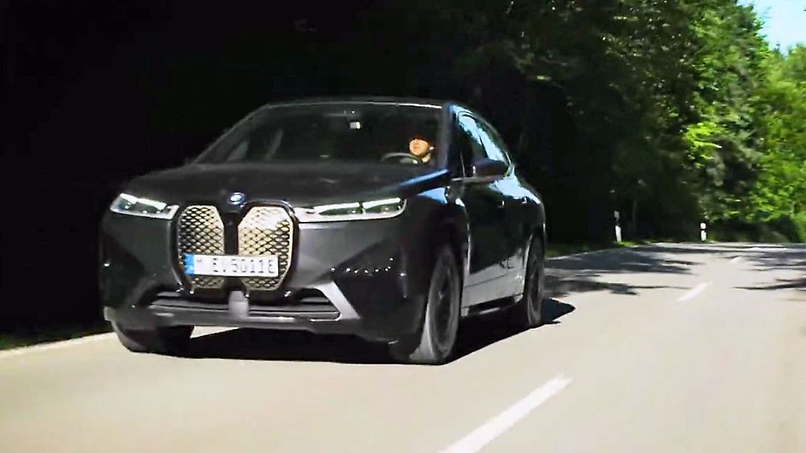 BMWiX.jpg