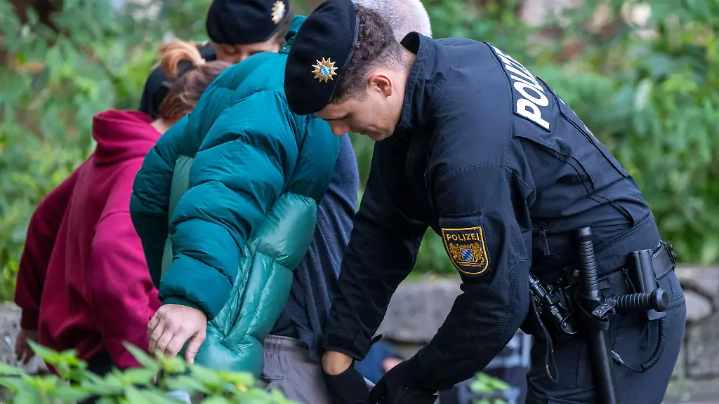 Die-Polizei-will-mit-mehr-Praesenz-fuer-mehr-Sicherheit-im-Alten-Botanischen-Garten-sorgen