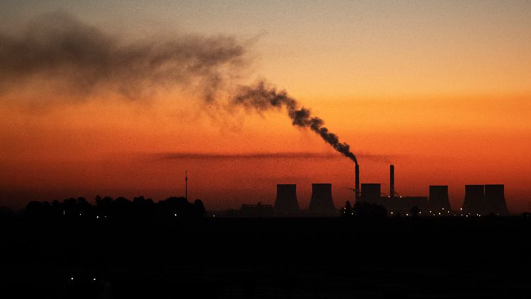 Südafrika bezieht den allergrößten Teil seines Stroms aus Kohlekraftwerken wie hier in Witbank.